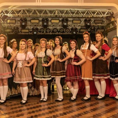 Dez jovens concorrem a rainha da Südoktoberfest